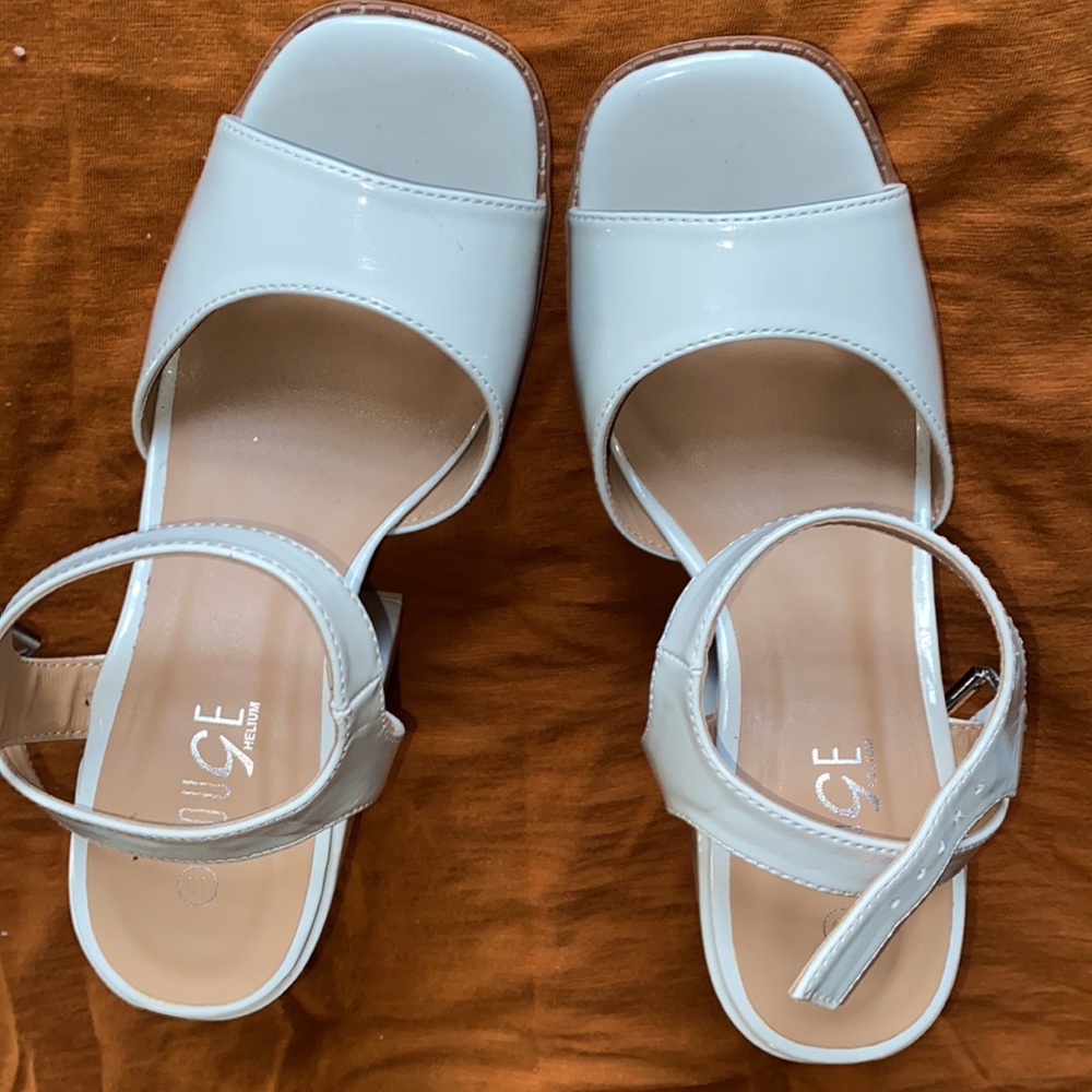 Chunky block heeled sandal - Picture 3 of 4